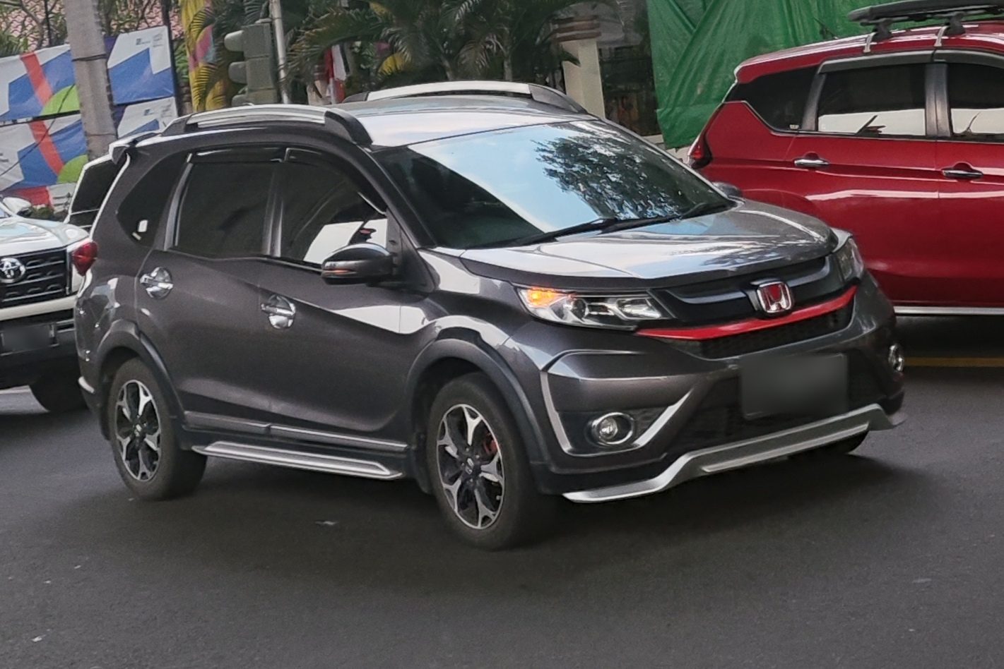 Honda BR-V i-VTEC - SUV rental car